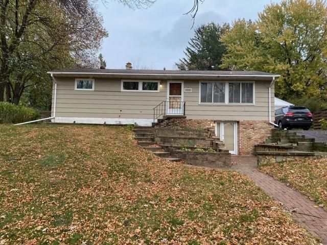 4044 Cranbrook Dr, White Bear Lake, MN 55110