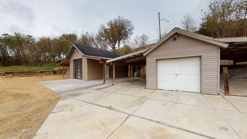 16814 S 2nd St, Galesville, WI 54630