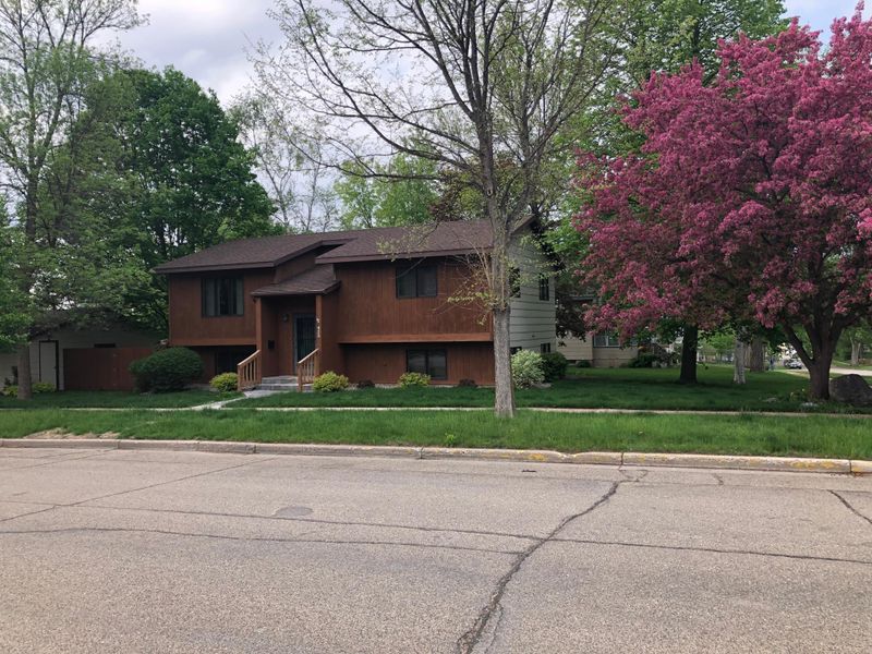 425 E Alcott Ave, Fergus Falls, MN 56537