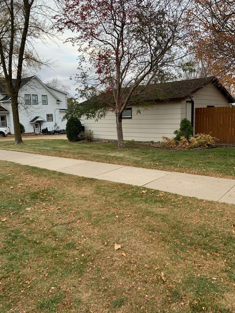 425 E Alcott Ave, Fergus Falls, MN 56537