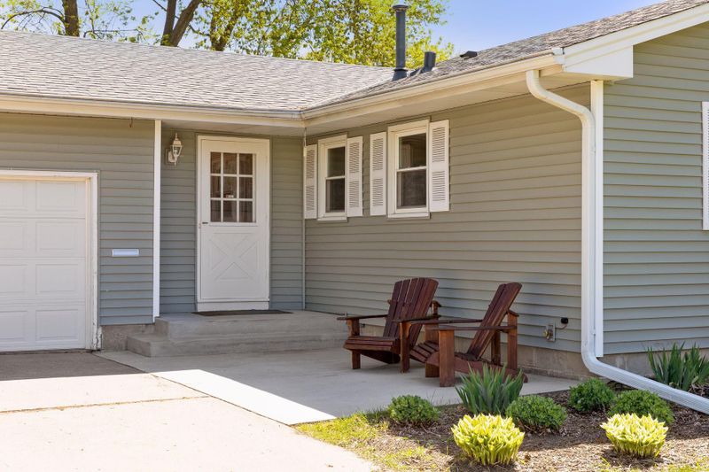 3325 W 87th St, Bloomington, MN 55431