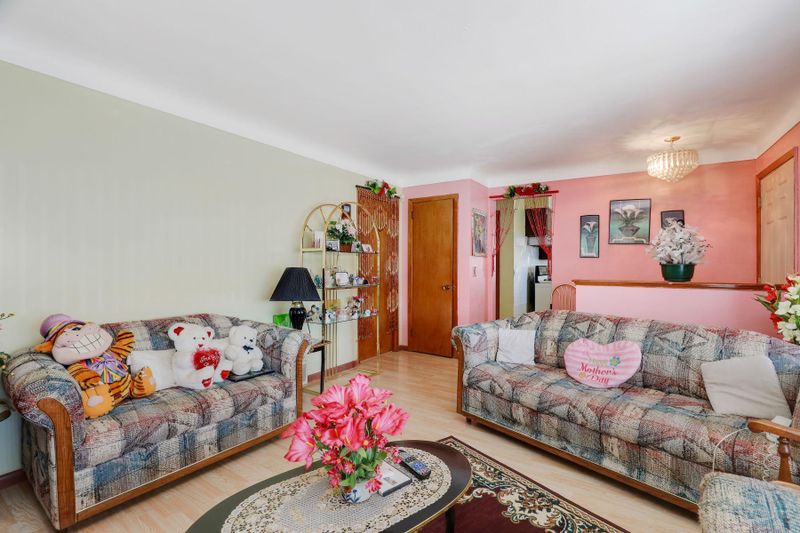 2319 University Ave NE, Minneapolis, MN 55418