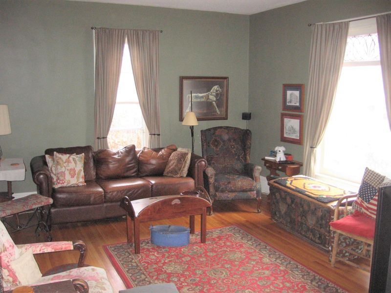305 6th St NW, Austin, MN 55912