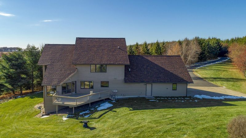 6775 Hillview Rd, Eau Claire, WI 54701