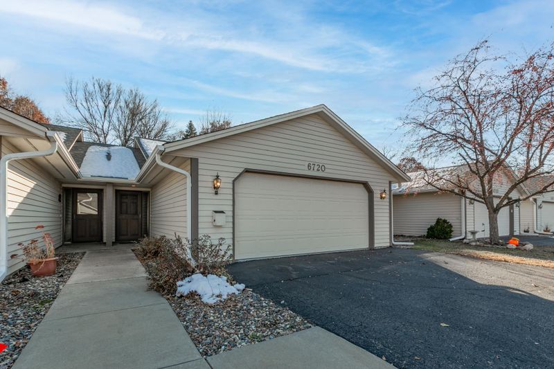 6720 Buckley Cir, Inver Grove Heights, MN 55076