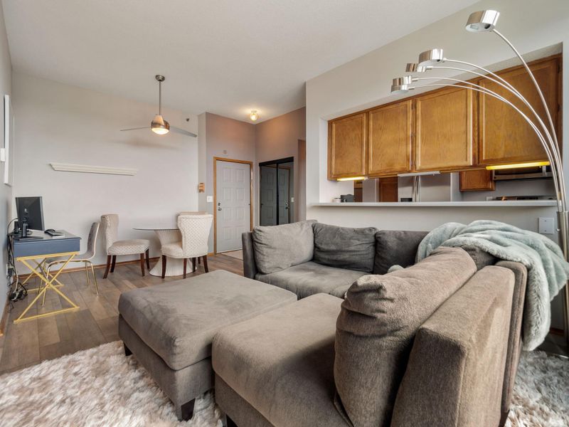 433 7th St S #2325, Minneapolis, MN 55415