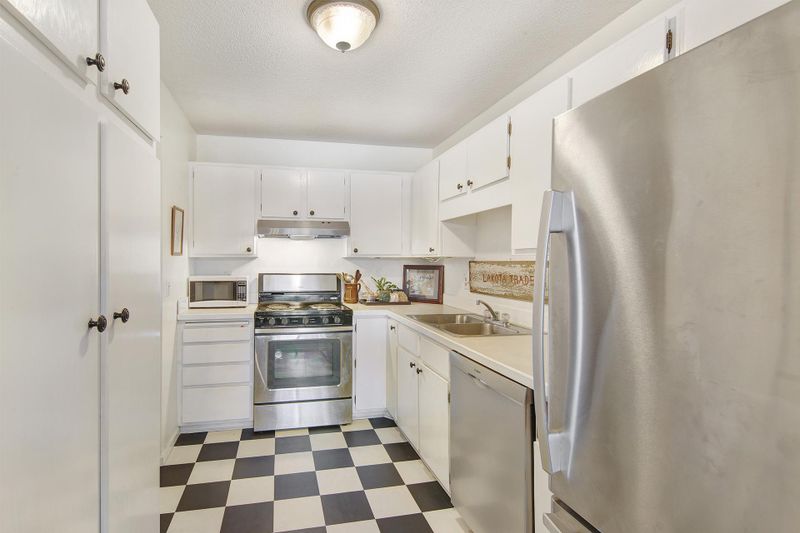 7601 W 101st St #201, Bloomington, MN 55438