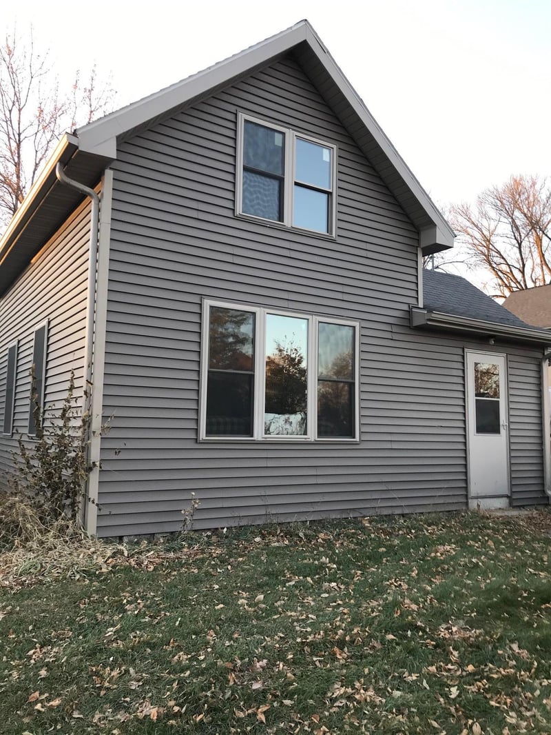 98 3rd St S, Wood Lake, MN 56297
