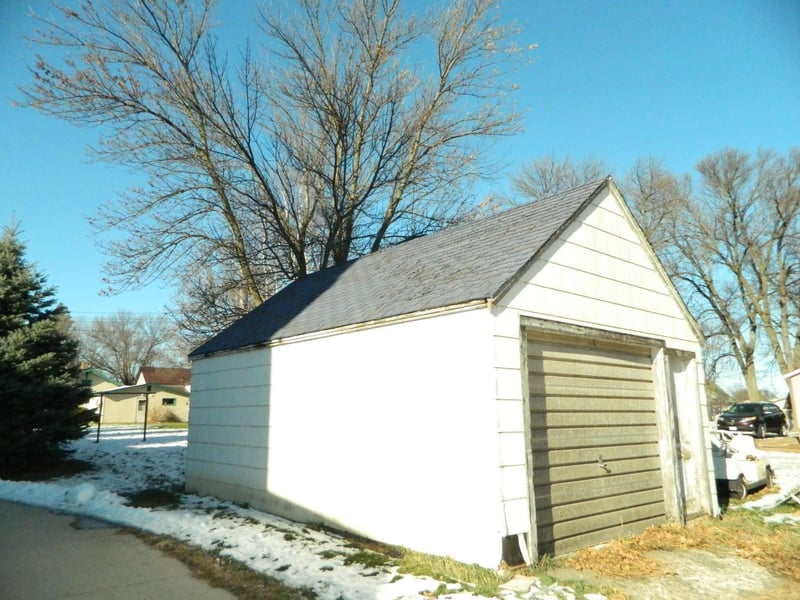 98 3rd St S, Wood Lake, MN 56297