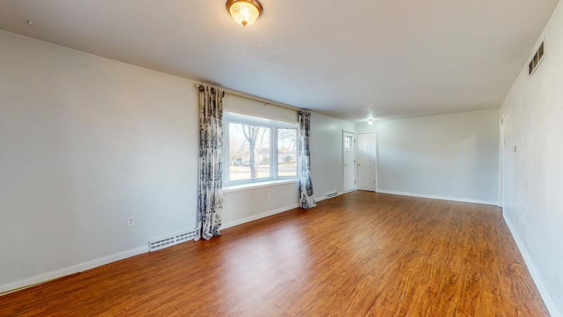108 E 1st St, Elkton, MN 55933