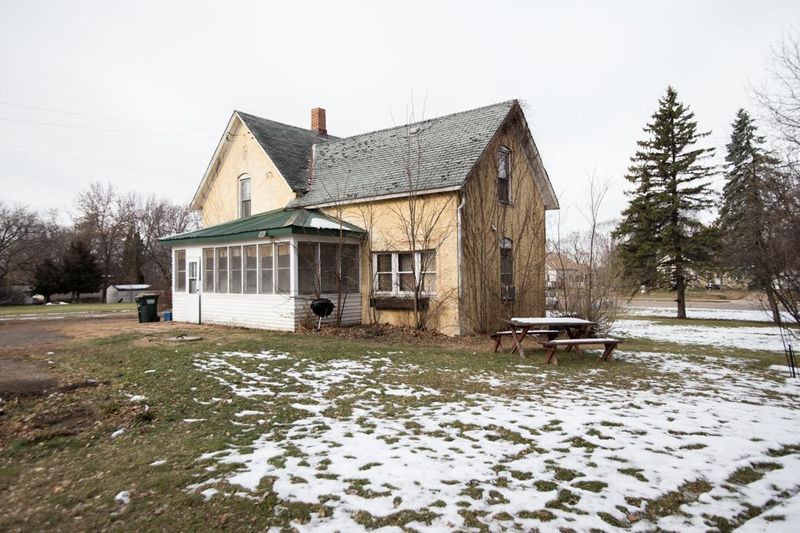 321 Harrison St W, Annandale, MN 55302