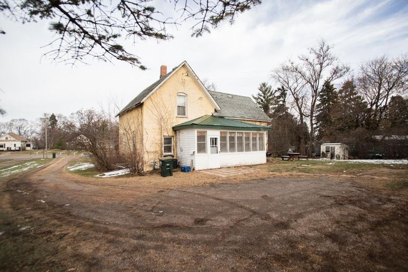 321 Harrison St W, Annandale, MN 55302