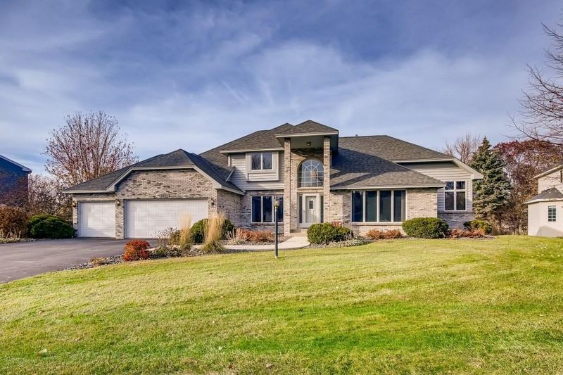 2481 Bridgeview Ct, Mendota Heights, MN 55120