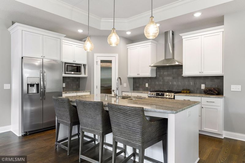 6627 Waterford Ln, Excelsior, MN 55331