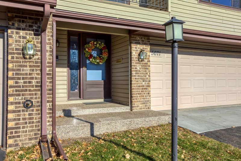 5671 Hyland Courts Dr #D, Bloomington, MN 55437