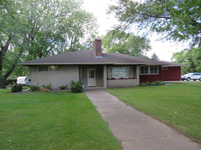 423 S Gaulke St, Appleton, MN 56208