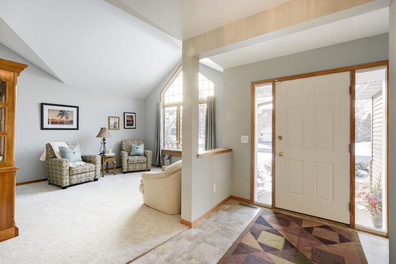 4698 Stratford Ln, Eagan, MN 55123