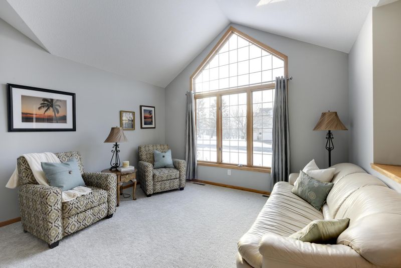 4698 Stratford Ln, Eagan, MN 55123
