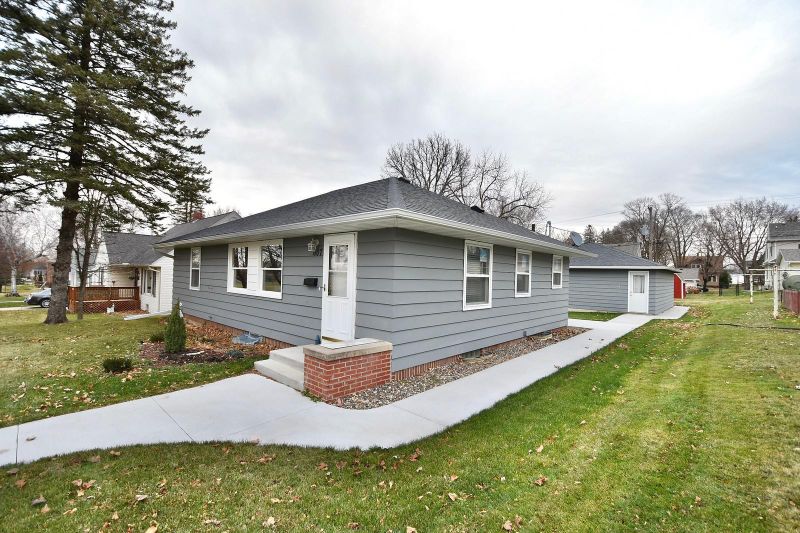 607 Spring St, Kenyon, MN 55946