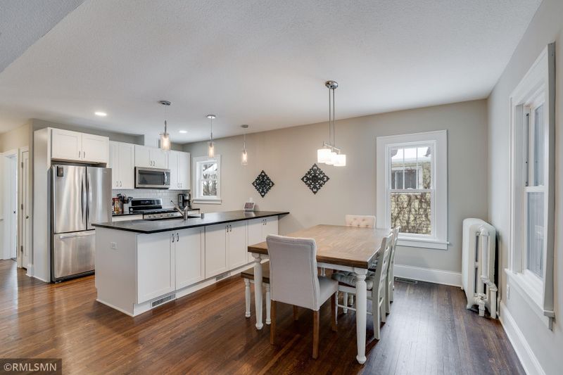 1876 Saint Clair Ave, Saint Paul, MN 55105
