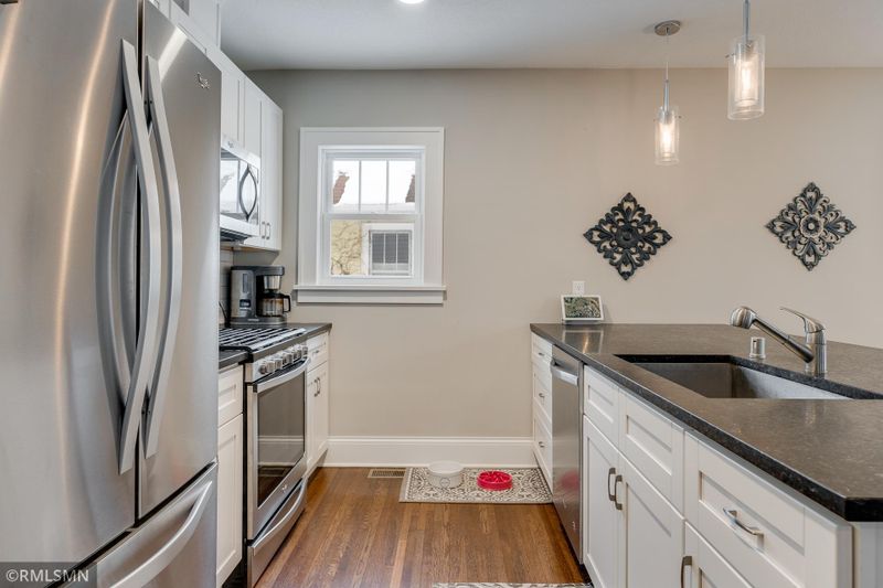 1876 Saint Clair Ave, Saint Paul, MN 55105