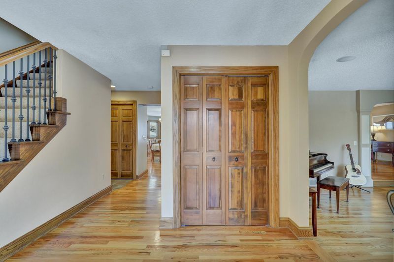 14410 Minnehaha Pl, Wayzata, MN 55391