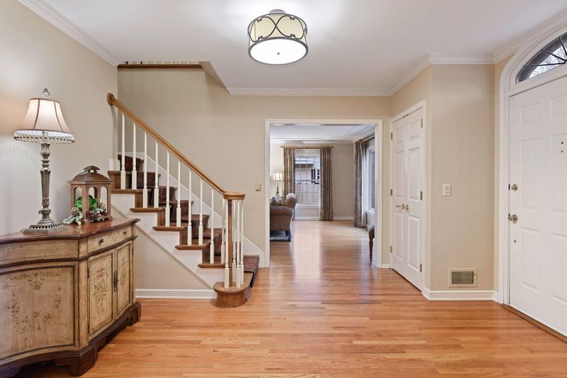 4804 Woodhill Way, Edina, MN 55424