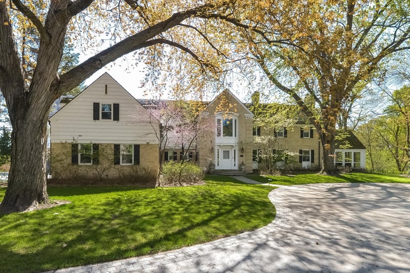 1590 Edgcumbe Rd, Saint Paul, MN 55116