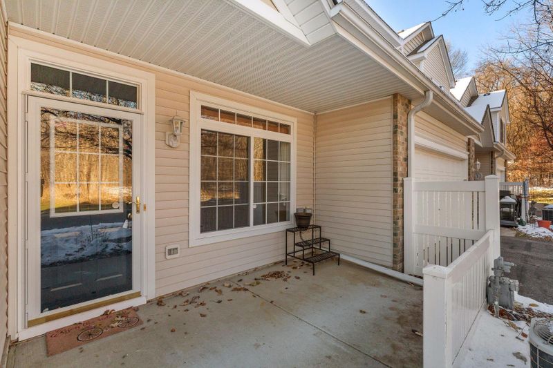 702 Maple Hills Dr #H, Maplewood, MN 55117