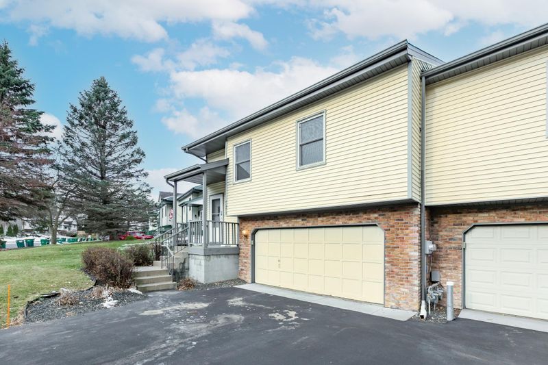 7272 Bren Ln, Eden Prairie, MN 55346
