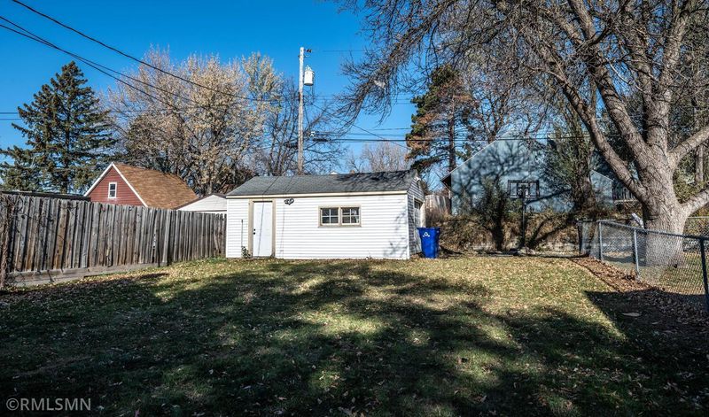 1627 4th St E, Saint Paul, MN 55106