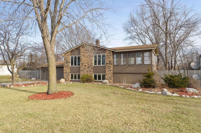 8220 Yellowstone Ln N, Maple Grove, MN 55311