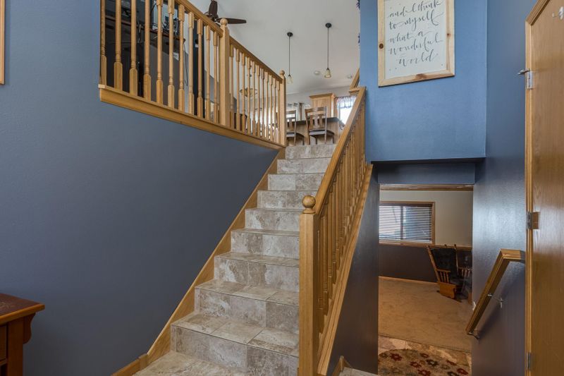 2249 Fairbanks Dr, North Mankato, MN 56003