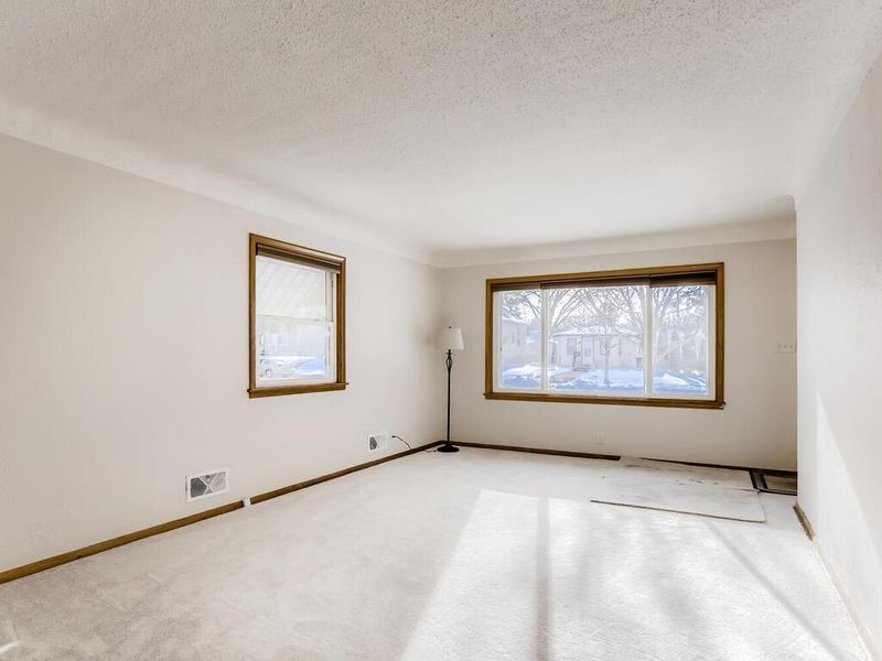 1815 Nebraska Ave E, Saint Paul, MN 55119