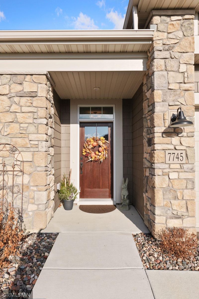 7745 Vincent Dr, Victoria, MN 55386