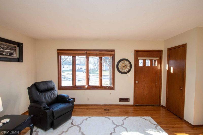 8575 Indahl Ave S, Cottage Grove, MN 55016