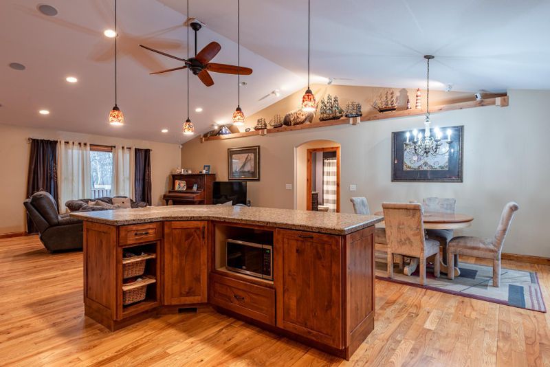 9242 Drahos Trl, Brainerd, MN 56401