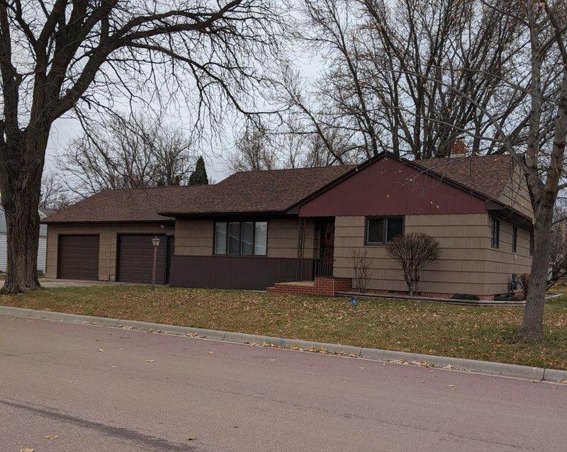 214 7th St N, Mountain Lake, MN 56159