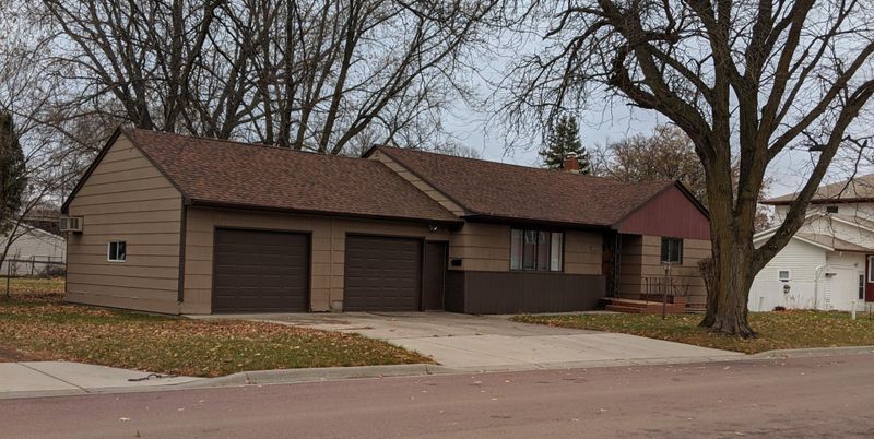 214 7th St N, Mountain Lake, MN 56159