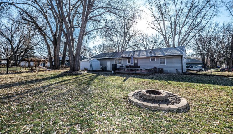 8100 Aster Dr, Brooklyn Park, MN 55428