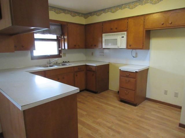 37184 320th St, Worthington, MN 56187