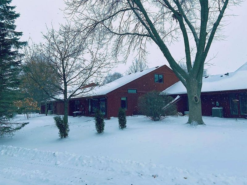 653 Lincoln St N, Northfield, MN 55057