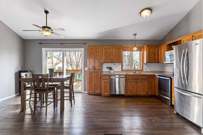 1453 Mockingbird Dr, Waconia, MN 55387