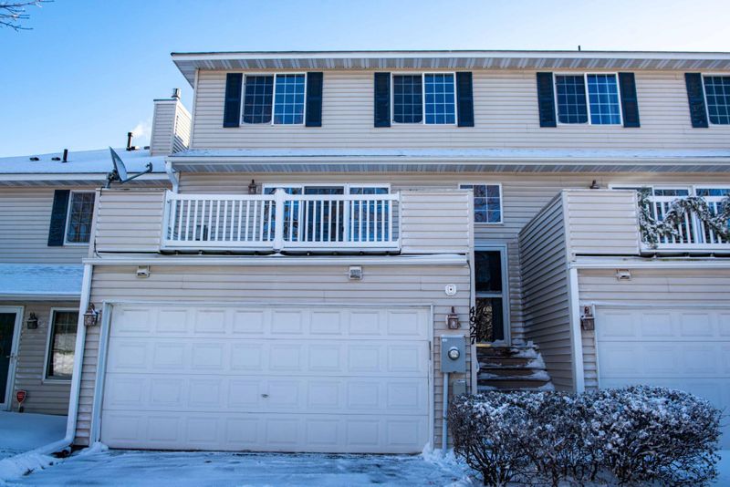 4927 Grenwich Pl N, Oakdale, MN 55128