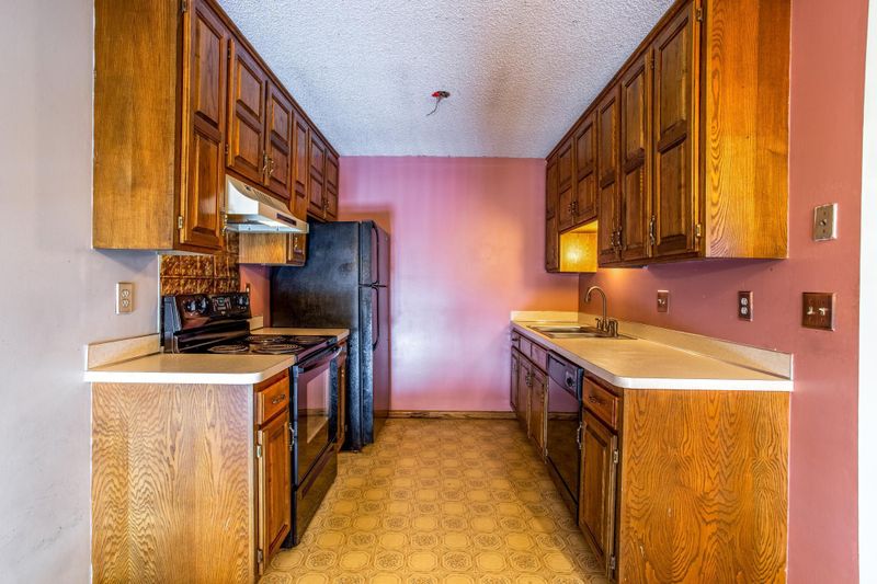 8807 N Maplebrook Ct, Brooklyn Park, MN 55445