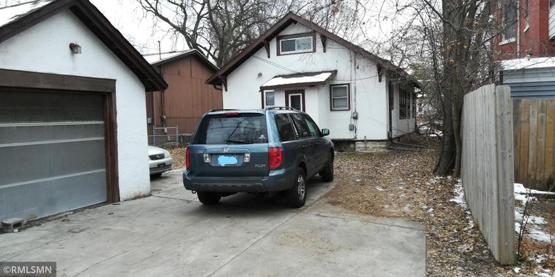 1612 Thomas Pl N, Minneapolis, MN 55411
