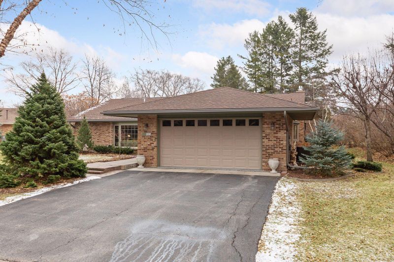 200 Inland Ln N, Plymouth, MN 55447