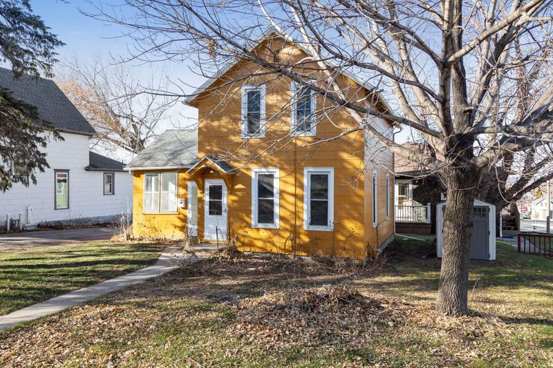 828 N 6th St, Mankato, MN 56001