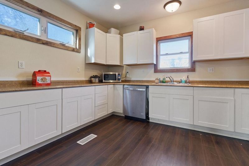 71 Front Ave, Saint Paul, MN 55117
