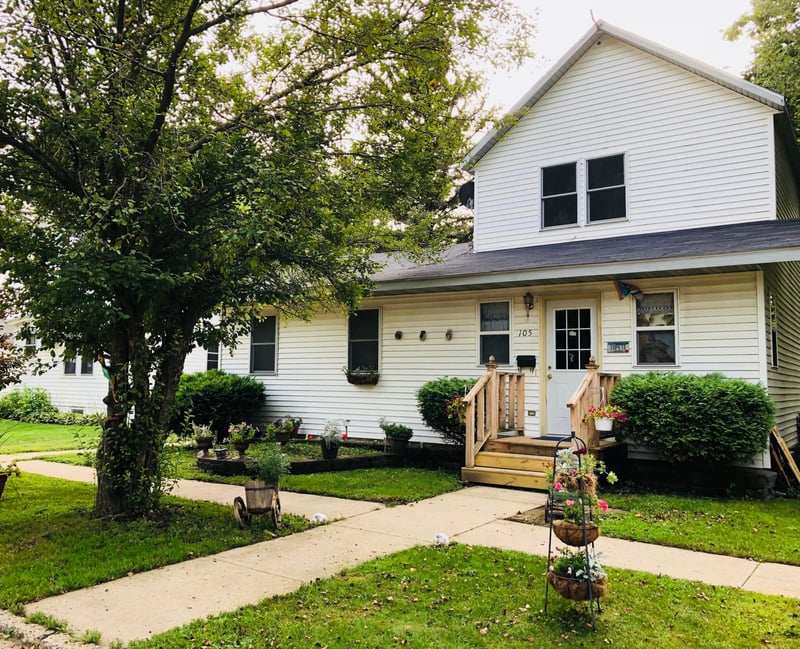 105 N Grove St, Okabena, MN 56161